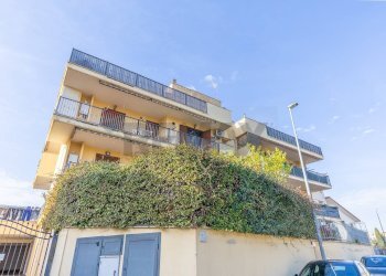 Edificio all\'aperto - Trilocale Via Locadi
 
10, Roma - foto 7