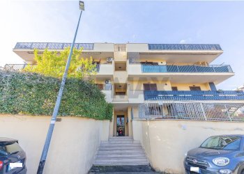 Edificio all\'aperto - Trilocale Via Locadi
 
10, Roma - foto 8