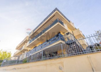 Edificio all\'aperto - Trilocale Via Locadi
 
10, Roma - foto 9