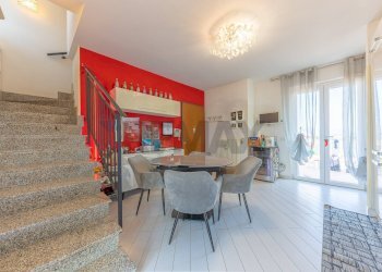 Scale - Trilocale Via Locadi
 
10, Roma - foto 12