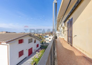 Balcone - Trilocale Via Locadi
 
10, Roma - foto 15