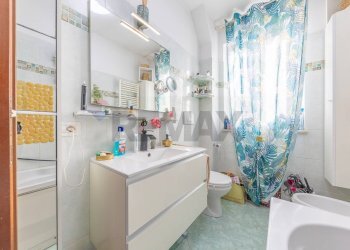 Bagno - Trilocale Via Locadi
 
10, Roma - foto 36