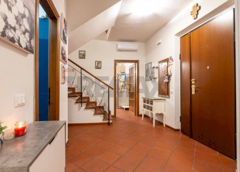 Scale - Casa semi indipendente Via Centola
 
10, Campi Bisenzio - foto 18