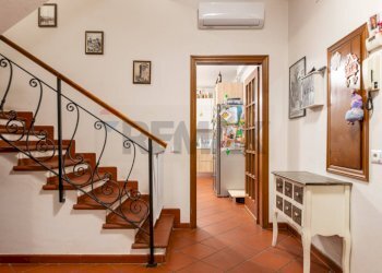 Scale - Casa semi indipendente Via Centola
 
10, Campi Bisenzio - foto 19