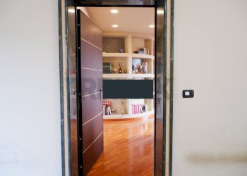 Ingresso principale - Villa Bifamiliare Viella Pasquale Salvatores
 
11, Caserta - foto 46