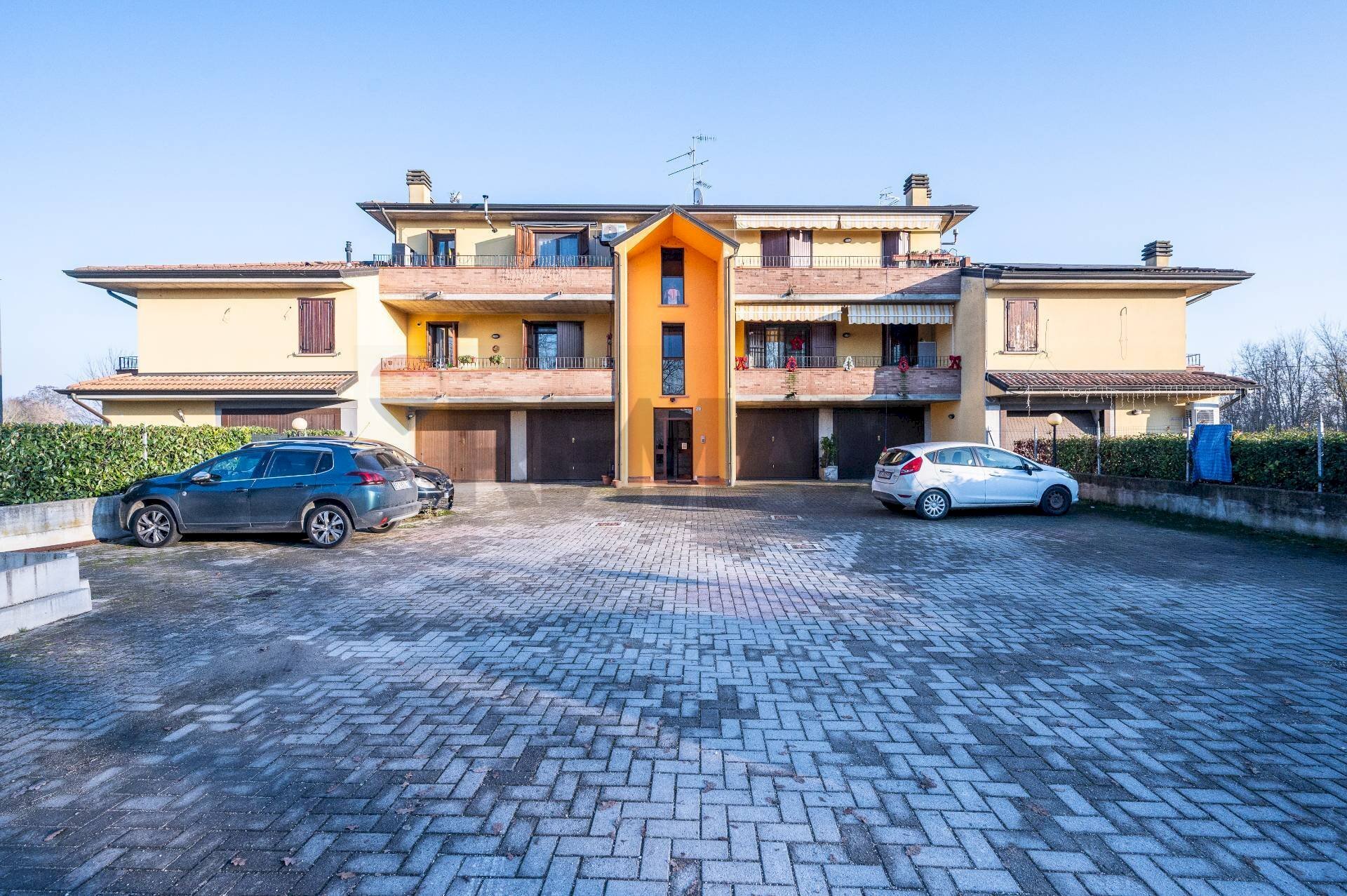 Edificio all\'aperto - Trilocale via Vialato
 
3, Cadelbosco di Sopra - foto 3