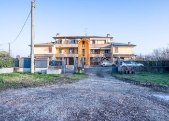 Edificio all\'aperto - Trilocale via Vialato
 
3, Cadelbosco di Sopra - foto 41