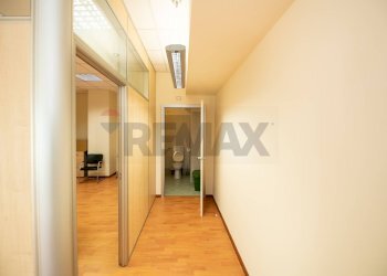 Hall / corridoio - Commercial Premises Via Federigo Verdinois
 
6, Roma - photo 6