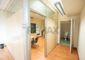 Hall / corridoio - Commercial Premises Via Federigo Verdinois
 
6, Roma - photo 7