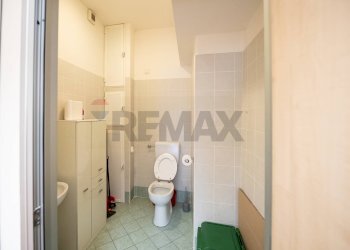 Bagno - Commercial Premises Via Federigo Verdinois
 
6, Roma - photo 16