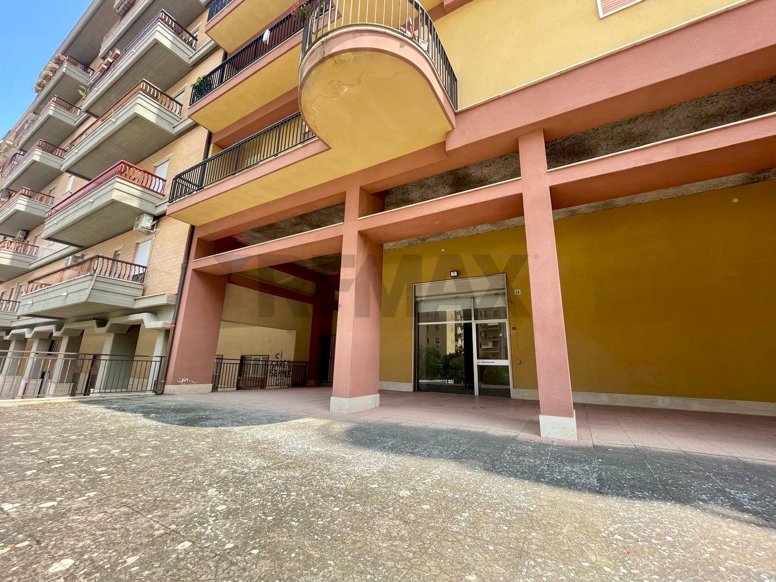 Edificio all\'aperto - Locale Commerciale Via Don Giovanni Minzoni
 
26, Caltanissetta - foto 1