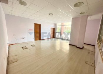 Stanza vuota - Locale Commerciale Via Don Giovanni Minzoni
26, Caltanissetta - foto 8