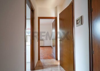 Hall / corridoio - Trilocale Via Acqua dei Buoi
 
9b, Nembro - foto 14