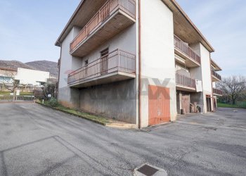 Edificio all\'aperto - Trilocale Via Acqua dei Buoi
 
9b, Nembro - foto 41