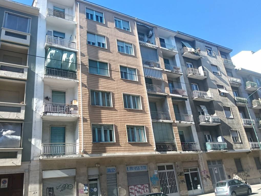 Facciata - Trilocale via Genova, 218, Torino (zona Nizza Millefonti) - foto 1