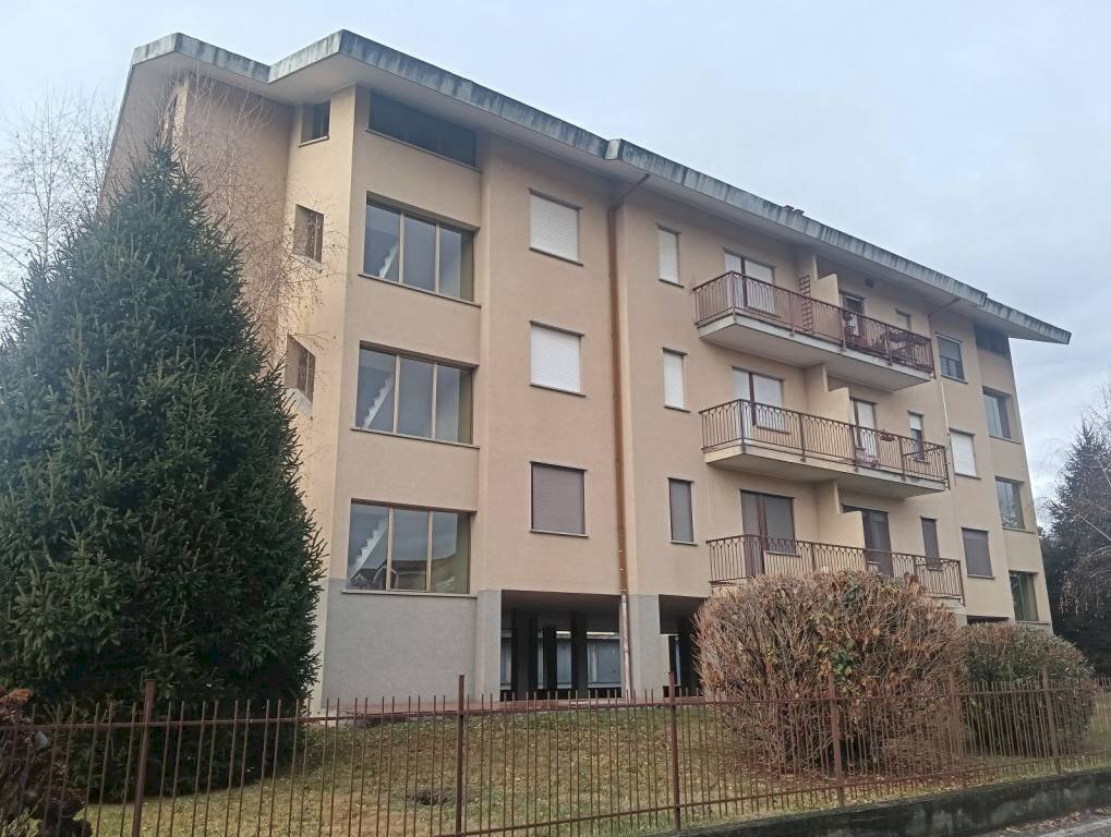 Facciata - Four-room apartment via 1 Maggio, 10, Giaveno - photo 2