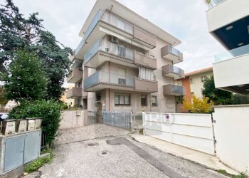 Facciata - Trilocale via Neri da Rimini, 37, Rimini - foto 1