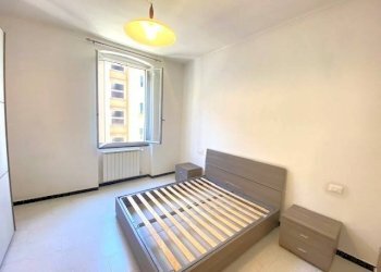 Camera da letto - Bilocale via Leonardo Montaldo, Genova (zona Marassi) - foto 3