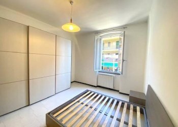 Camera da letto - Bilocale via Leonardo Montaldo, Genova (zona Marassi) - foto 4