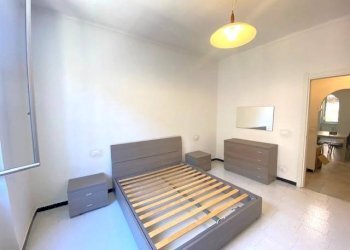 Camera da letto - Bilocale via Leonardo Montaldo, Genova (zona Marassi) - foto 5