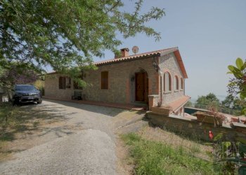 Facciata - Villa strada Statale del Niccone, Lisciano Niccone - foto 10