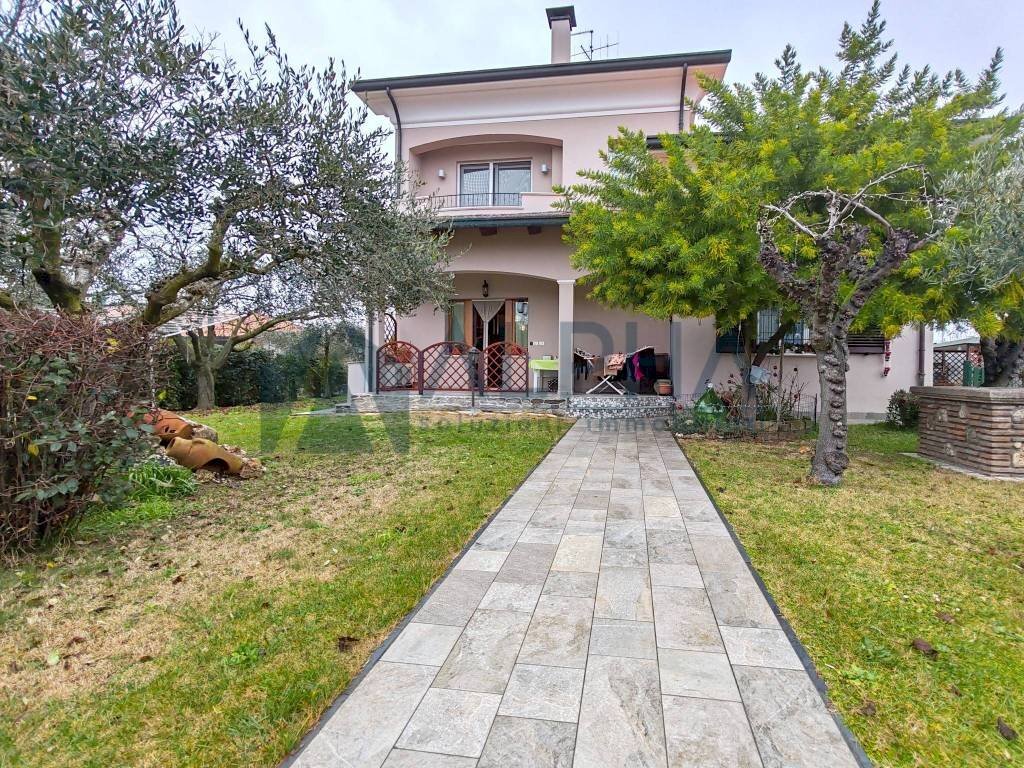 Giardino - Villa via Fiumicino, San Mauro Pascoli - foto 2