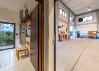 accettazione e area lavorazione.jpg - Commercial Premises Quartu Sant'Elena - photo 30
