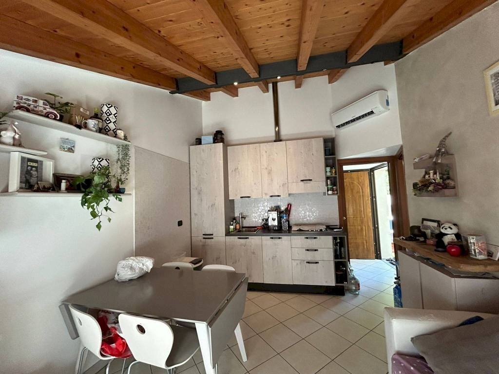 Bilocale piazza Camillo Benso di Cavour, Casnate con Bernate - foto 2