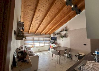 Two-room apartment piazza Camillo Benso di Cavour, Casnate con Bernate - photo 1