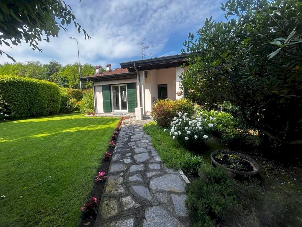 Giardino - Villa via Erbamolle, Azzate - foto 2