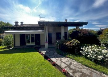 Giardino - Villa via Erbamolle, Azzate - foto 1