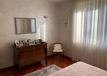 Camera da letto - Villa via Erbamolle, Azzate - foto 22