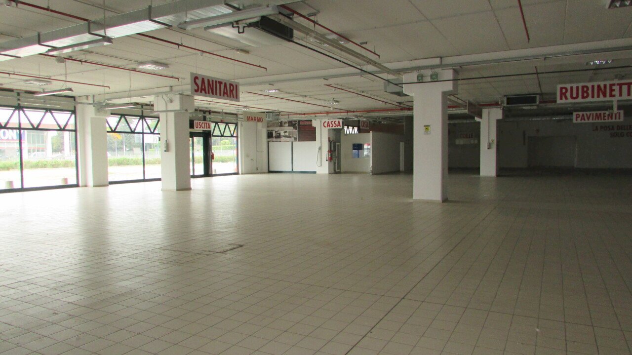 Sub. 40-IMG_8716.JPG - Locale Commerciale VIA EINAUDI, Civitanova Marche - foto 1