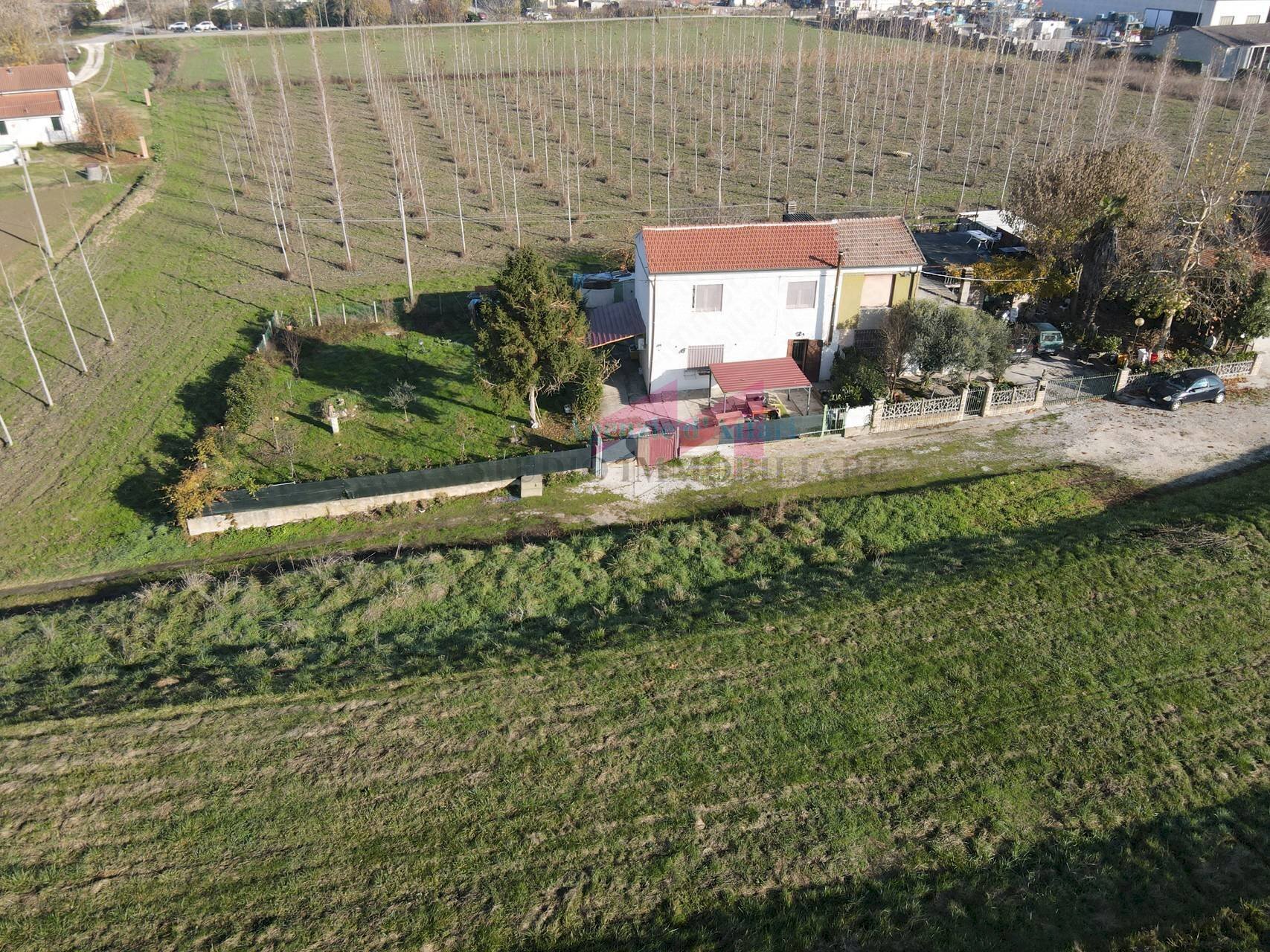 Foto 1 - Casa semi indipendente via Argine Po
 
4373, Castelnovo Bariano - foto 1