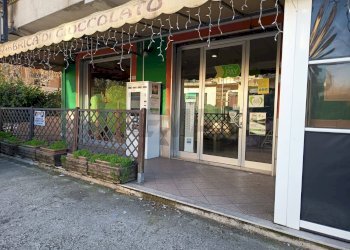 Edificio all\'aperto - Commercial Activity Via Francesco Baracca
 
657, Santi Cosma e Damiano - photo 1