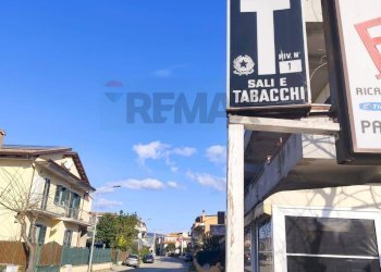 Edificio all\'aperto - Commercial Activity Via Francesco Baracca
 
657, Santi Cosma e Damiano - photo 3