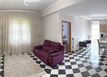 Trilocale via Raimondo Annecchino, 100, frazione Arco Felice, Pozzuoli - foto 1