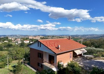 Foto 1 - Rustico Contrada Santa Maria Maddalena
 
5, Sant'Angelo in Pontano - foto 1