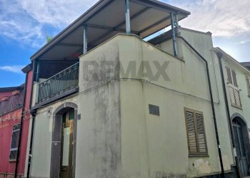 Casa all\'aperto - Casa indipendente Via Ragonesi
 
26, Piedimonte Etneo - foto 2