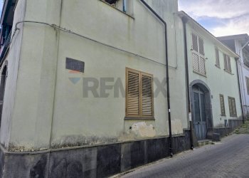 Edificio all\'aperto - Casa indipendente Via Ragonesi
 
26, Piedimonte Etneo - foto 4