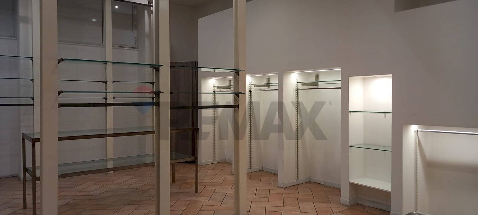 Foto 3 - Locale Commerciale Via Circonvallazione
 
288/A, Caltagirone - foto 3