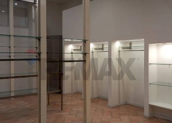 Foto 3 - Commercial Premises Via Circonvallazione
 
288/A, Caltagirone - photo 3