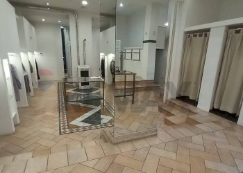 Foto 9 - Commercial Premises Via Circonvallazione
 
288/A, Caltagirone - photo 9