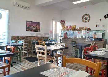 Sala da pranzo - Locale Commerciale Via Del Torrente
 
39, Cavriglia - foto 1