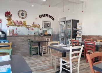 Sala da pranzo - Locale Commerciale Via Del Torrente
 
39, Cavriglia - foto 3