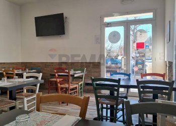 Sala da pranzo - Locale Commerciale Via Del Torrente
 
39, Cavriglia - foto 4