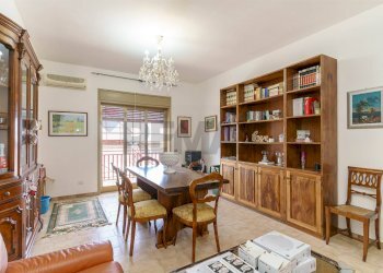 Sala da pranzo - Appartamento via Della Repubblica
 
50, Pedara - foto 4