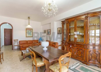 Sala da pranzo - Appartamento via Della Repubblica
 
50, Pedara - foto 5