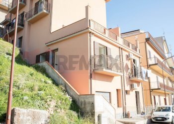 Edificio all\'aperto - Quadrilocale via Cappuccini
 
sn, San Marco D'Alunzio - foto 23