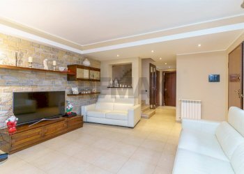 Soggiorno - Villa via Giacomo Leopardi
 
2, Viagrande - foto 1